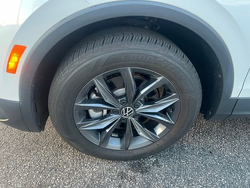 Used 2023 Volkswagen Tiguan SE w/ Panoramic Sunroof Package AWD/4WD image 10
