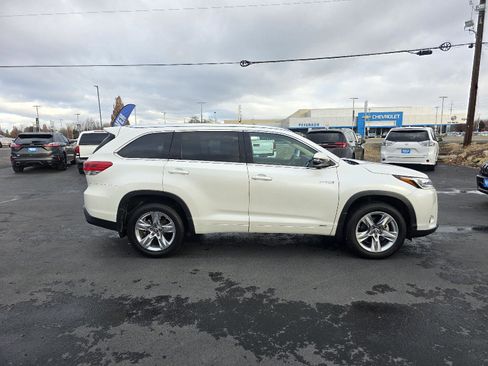 Used 2019 Toyota Highlander Limited image 4