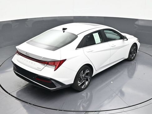 Used 2024 Hyundai Elantra Limited FWD image 17
