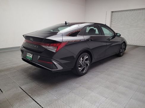 Used 2025 Hyundai Elantra SEL image 9