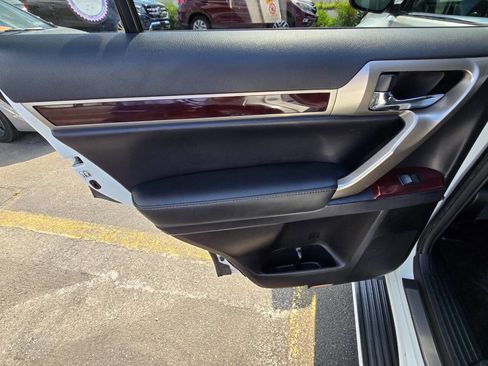 Used 2015 Lexus GX 460 w/ Premium Package image 26