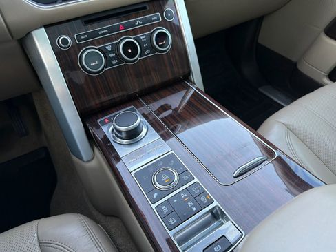 Used 2016 Land Rover Range Rover HSE image 17