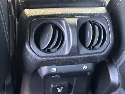Used 2021 Jeep Gladiator Overland AWD/4WD image 33