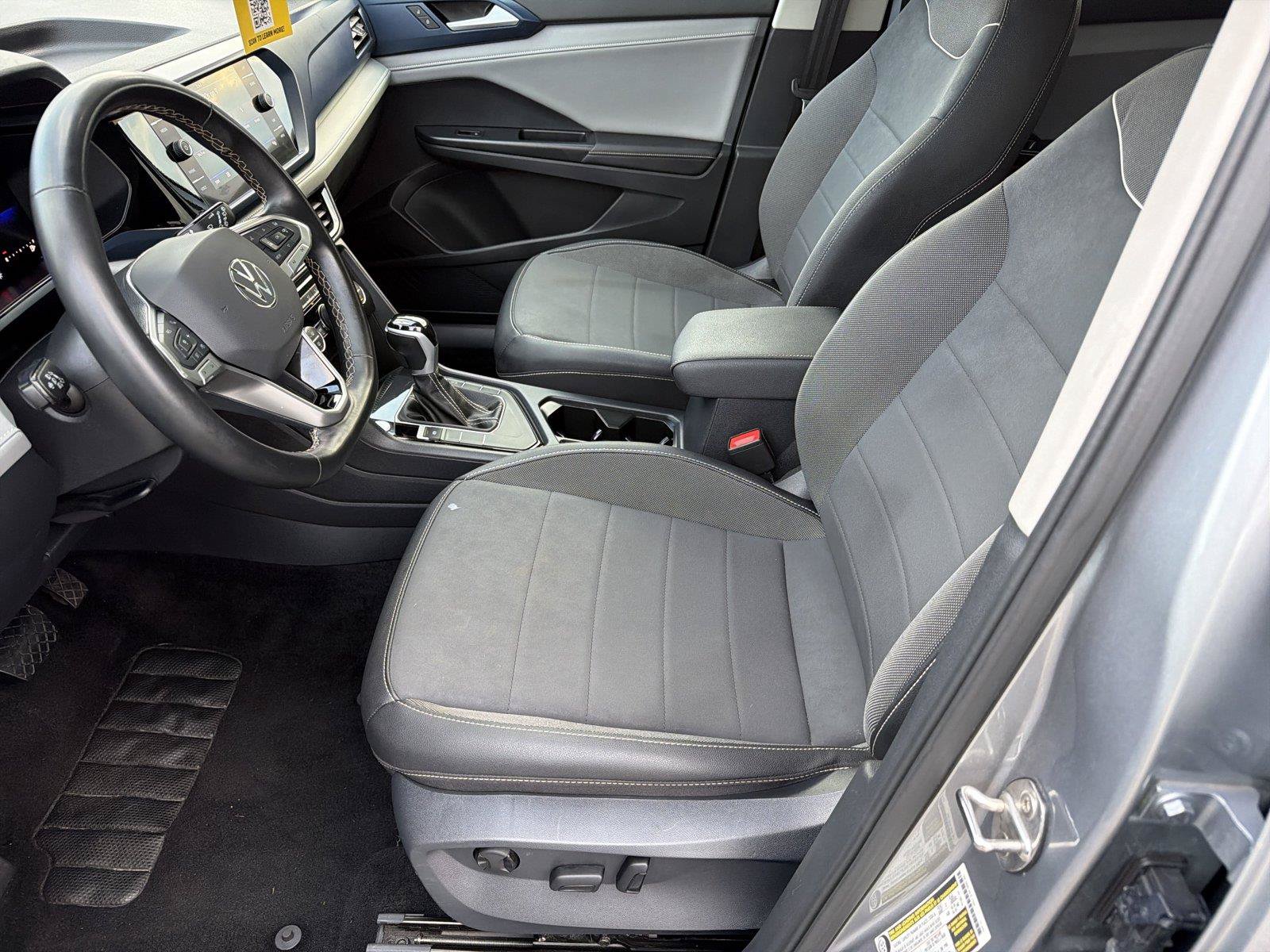 Used 2024 Volkswagen Taos SE FWD image 4