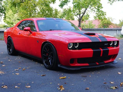 Used 2016 Dodge Challenger SRT Hellcat RWD image 3