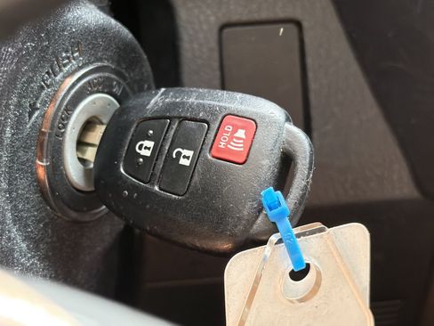 Used 2016 Toyota RAV4 LE FWD image 34