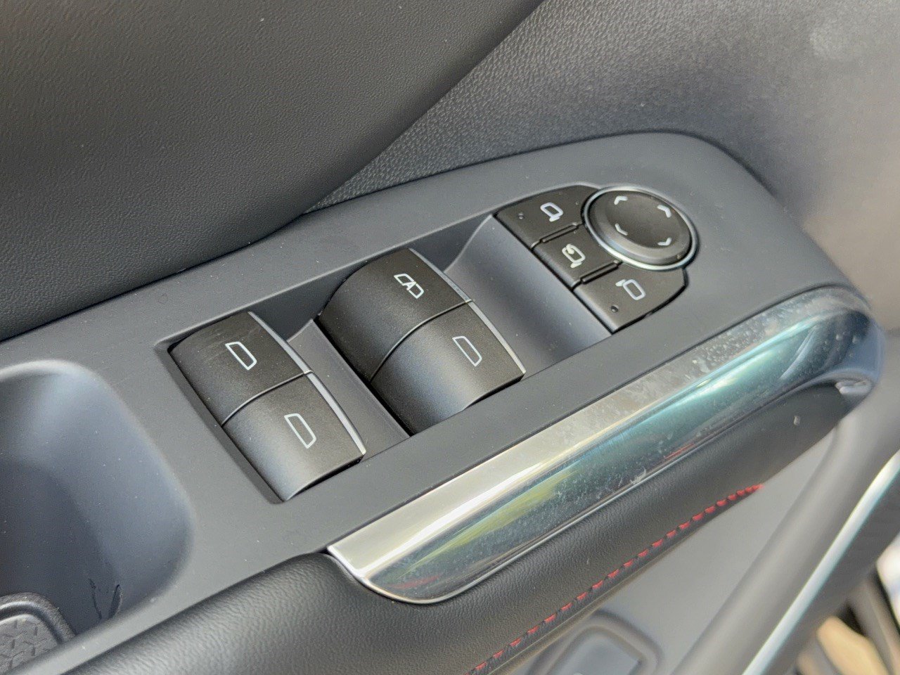 New 2027 Chevrolet Traverse RS FWD image 15