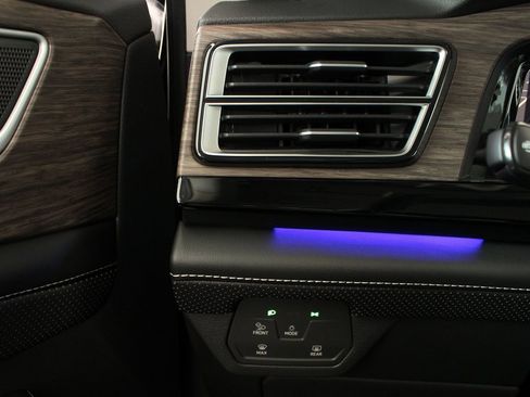 New 2025 Volkswagen Atlas SEL image 43