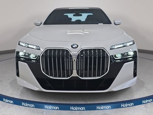 New 2026 BMW 760i xDrive image 2
