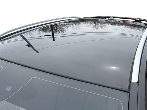 Used 2017 INFINITI QX30 Premium w/ Technology Package image 11