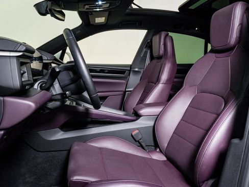 Certified 2025 Porsche Macan 4S Electric image 5