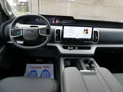 New 2025 Ford Expedition Active image 25