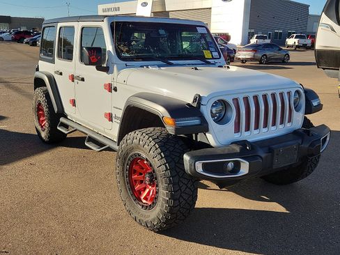 Used 2019 Jeep Wrangler Unlimited Sahara image 6