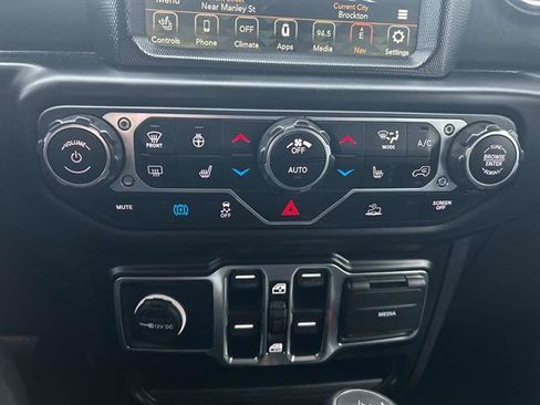 Used 2022 Jeep Wrangler Unlimited Sahara w/ Cold Weather Group image 29