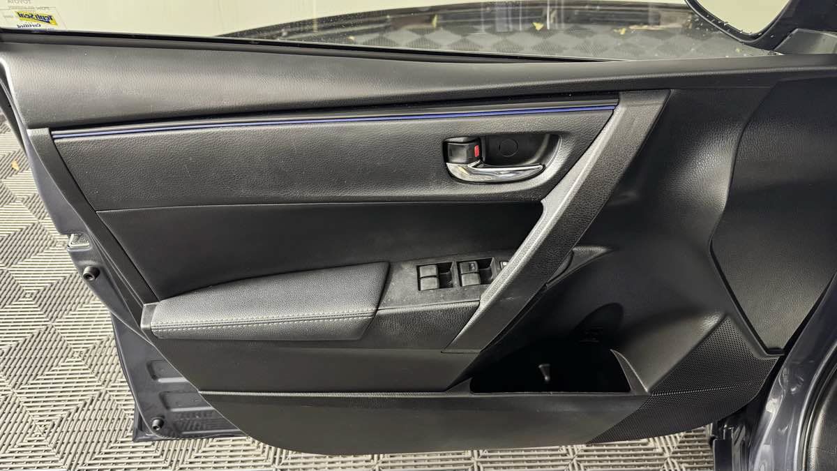 Used 2019 Toyota Corolla SE FWD image 12