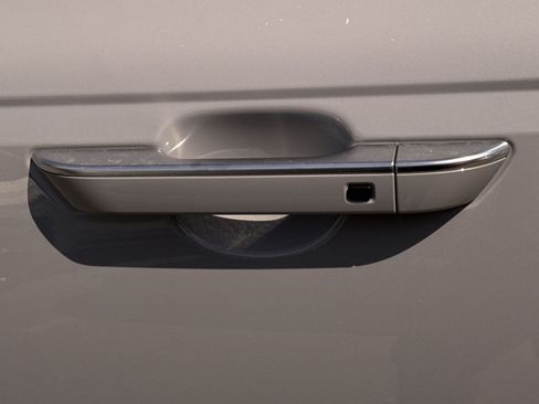 New 2026 Kia Carnival EX FWD image 24