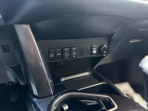 Used 2016 Toyota RAV4 SE FWD image 17
