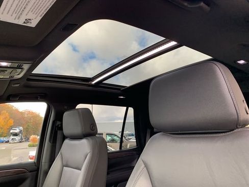 Used 2024 Chevrolet Tahoe Z71 w/ Luxury Package image 33