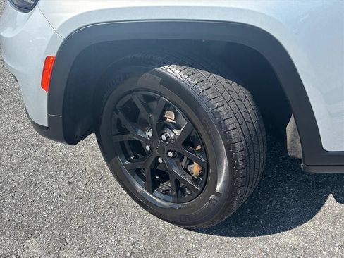 Used 2024 Jeep Grand Cherokee L Laredo AWD/4WD image 27