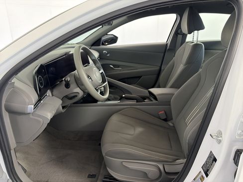 Used 2024 Hyundai Elantra SEL FWD image 6