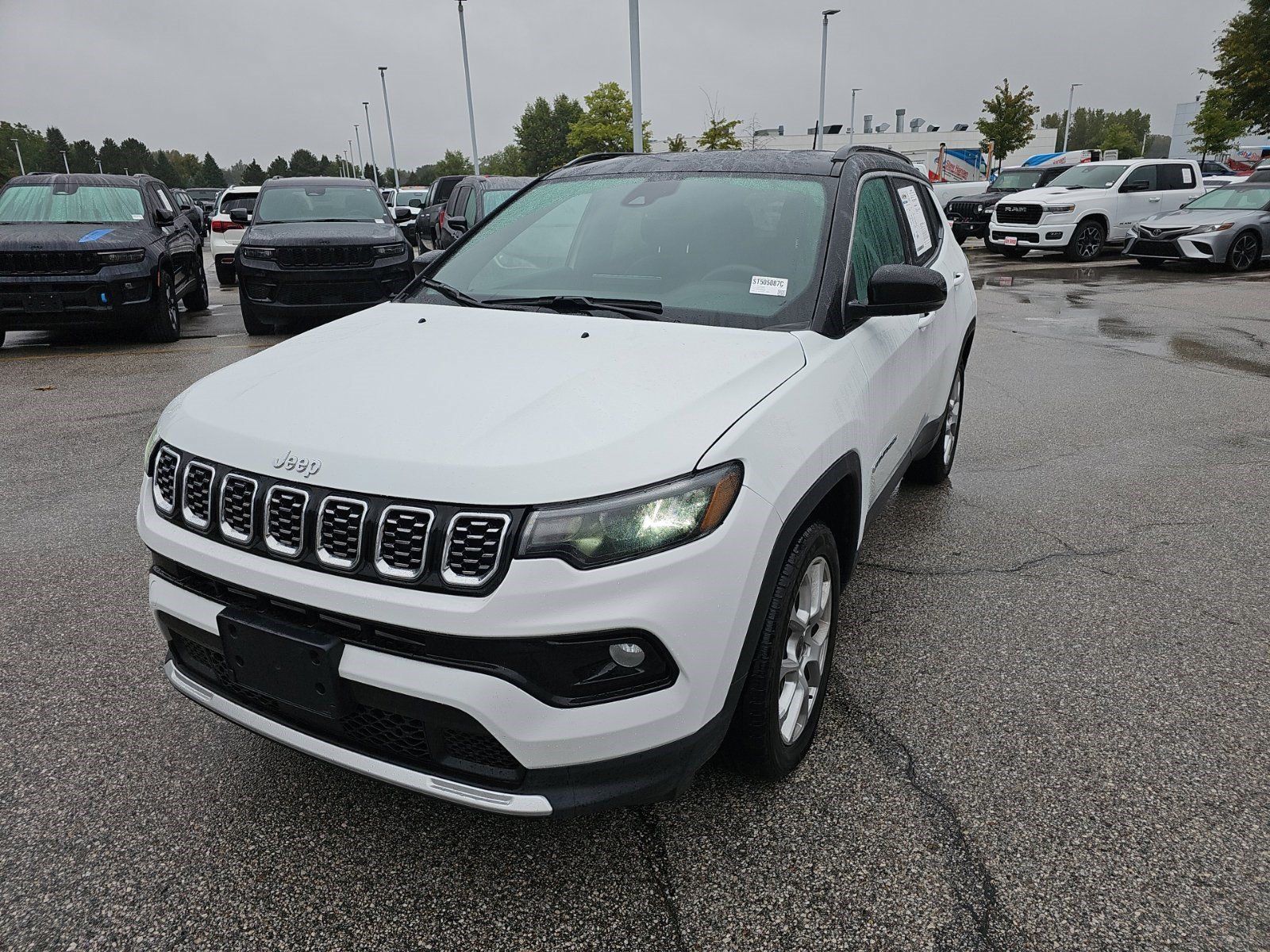 Used 2025 Jeep Compass Limited AWD/4WD image 2