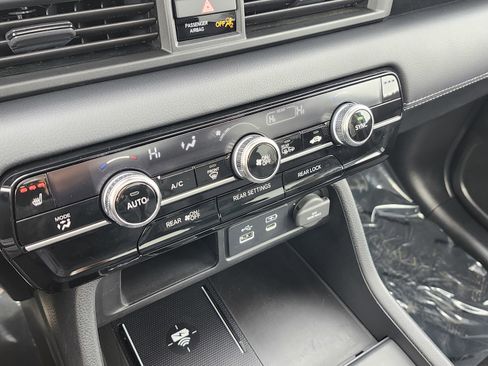 Used 2024 Honda Pilot Touring image 37