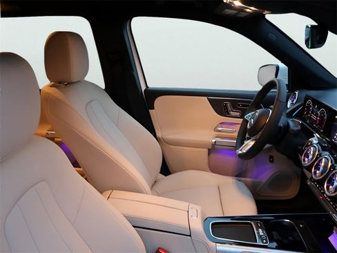 New 2025 Mercedes-Benz GLB 250 4MATIC image 10