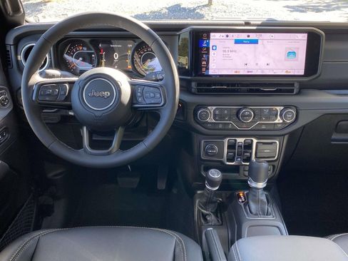 New 2025 Jeep Gladiator High Tide image 12