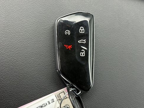 Used 2025 Volkswagen Atlas SE AWD/4WD image 21