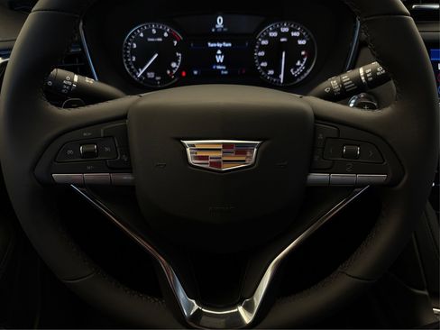New 2025 Cadillac XT6 Luxury image 18