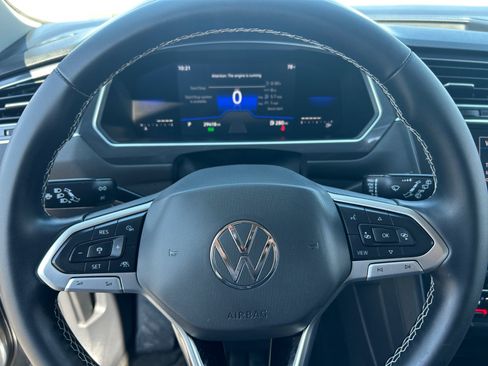 Certified 2022 Volkswagen Tiguan SE FWD image 9