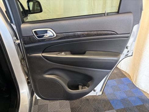 Used 2011 Jeep Grand Cherokee Laredo image 11