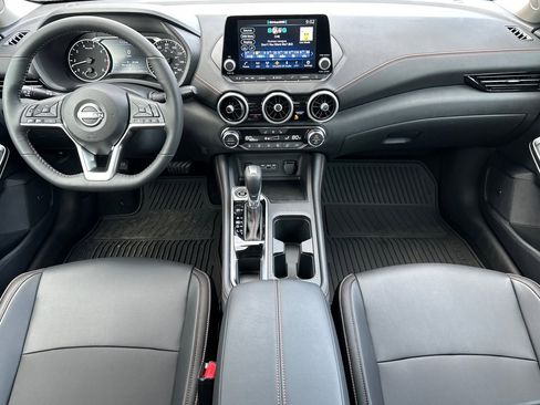 Used 2025 Nissan Sentra SR w/ SR Premium Package image 11