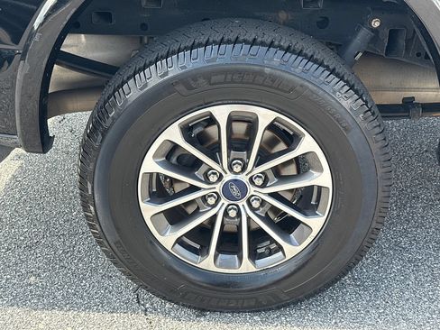 Used 2018 Ford F150 XLT w/ Equipment Group 302A Luxury AWD/4WD image 17