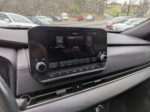 Used 2024 Mitsubishi Outlander SE image 11