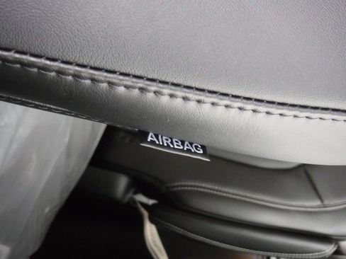 New 2026 Chrysler Pacifica Select w/ S Appearance Package image 19