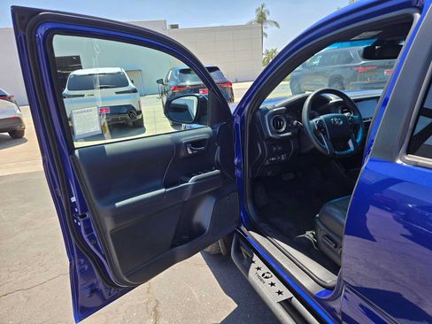 Used 2023 Toyota Tacoma TRD Off-Road w/ TRD Premium Off Road Package AWD/4WD image 19