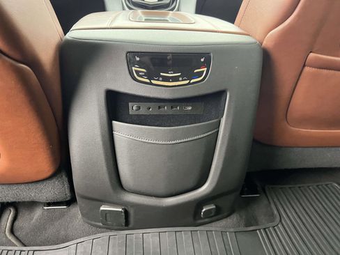 Used 2020 Cadillac Escalade Luxury w/ LPO, Radiant Package image 16