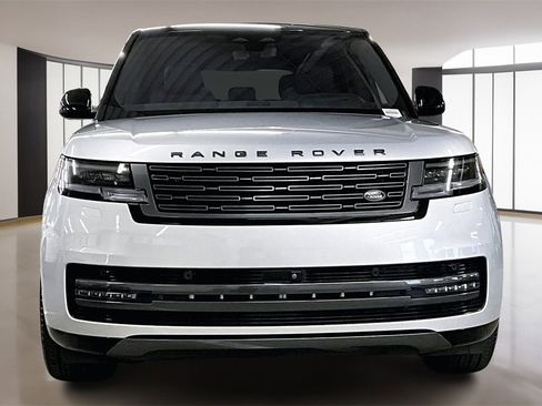 Used 2023 Land Rover Range Rover SE image 2