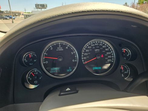 Used 2011 Chevrolet Avalanche LTZ AWD/4WD image 12