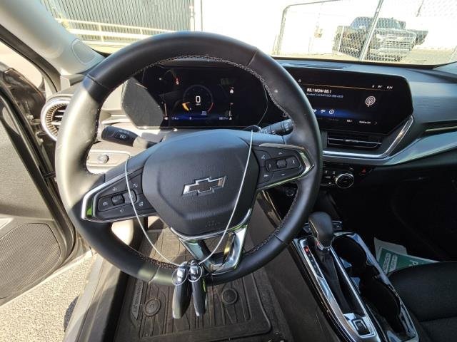 Used 2025 Chevrolet Trax ACTIV w/ Driver Confidence Package FWD image 3
