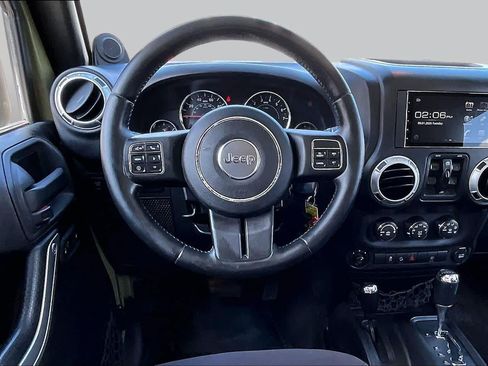 Used 2013 Jeep Wrangler Unlimited Rubicon w/ Connectivity Group AWD/4WD image 7