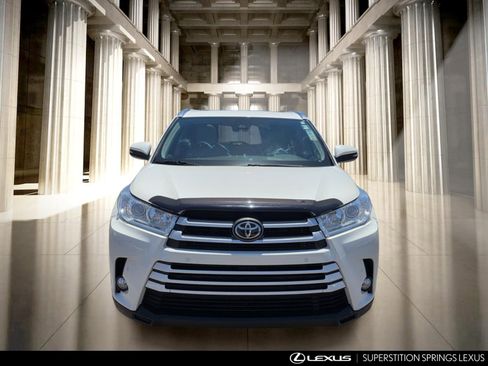 Used 2019 Toyota Highlander XLE AWD/4WD image 9