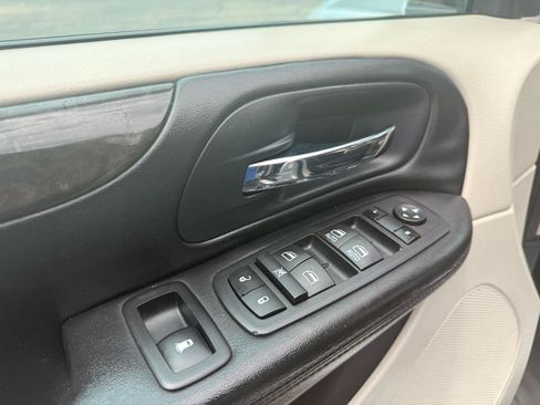 Used 2012 Dodge Grand Caravan SXT FWD image 8