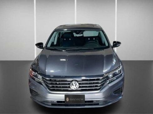 Used 2022 Volkswagen Passat 2.0T image 2