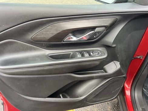 Used 2023 GMC Terrain SLE image 12