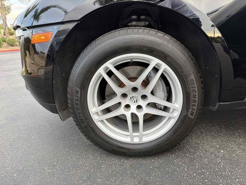 Used 2018 Porsche Macan image 33