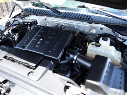 Used 2014 Lincoln Navigator L 2WD image 24