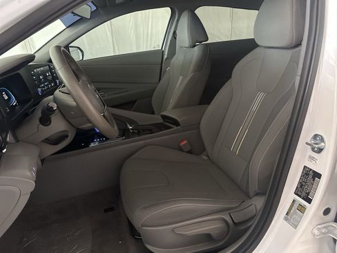 Used 2025 Hyundai Elantra Sport FWD image 10