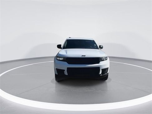 Used 2024 Jeep Grand Cherokee L Altitude image 2